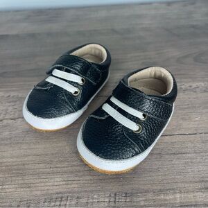 Infant boys size 0-3 months black leather Monkey‎ Feet sneakers tennis shoes